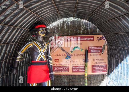 Â©PHOTOPQR/l'INDÉPENDANT/Clemtz Michel ; CARCASSONNE ; 23/08/2020 ; CARCASSONNE LE 23 AOUT 2020 / au PARC AUSTRALIEN DE CARCASSONNE / ILLUSTRATION / MESURES SANITAIRES / PANDEMIE DE CORONAVIRUS COVID-19 / - Parc animal et de loisirs unique, et maintenant inévitable, sur le thème de l'Australie: Une aventure exotique et interactive, pour les enfants et les adultes, dans le pays des kangourous , des amateurs d'or et des aborigènes. FRANCE CARCASSONNE 23 08 2020 Banque D'Images