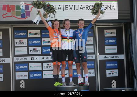 ©Laurent Lairys/MAXPPP - Annemiek Van Vleuten des pays-Bas , Anna Van der Breggen des pays-Bas et Elisa Longo Borghini d'Italie lors des Championnats du monde de route 2020 de l'UCI, course d'élite des femmes sur route, sur 26 septembre 2020 à Autodromo Enzo et Dino Ferrari à Imola, Italie - photo Laurent Lairys / MAXPPP Banque D'Images