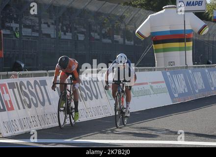 ©Laurent Lairys/MAXPPP - Annemiek Van Vleuten des pays-Bas et Elisa Longo Borghini d'Italie lors des Championnats du monde de la route 2020 de l'UCI, course sur route féminine élite, sur 26 septembre 2020 à Autodromo Enzo et Dino Ferrari à Imola, Italie - photo Laurent Lairys / MAXPPP Banque D'Images