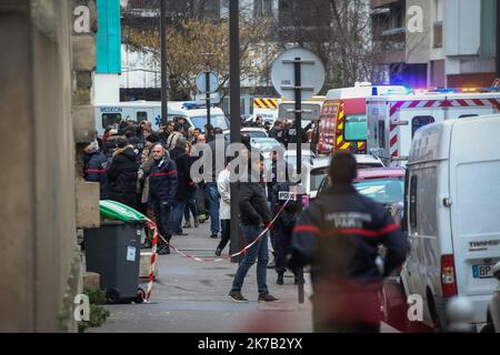 ©Michael Bunel / le Pictorium/MAXPPP - Michael Bunel / le Pictorium - 07/01/2015 - France / Ile-de-France / Paris - Attaché de Charlie Hebdo, douze personnes ont ete assassinés dans les locaux de la reaction du journal satirique. Deux hommes ont fait irrupt arme et ont tire avant de prendre la fuite en voiture. 7 janvier 2015. Paris, France. / 07/01/2015 - France / Ile-de-France (région) / Paris - Charlie Hebdo attaque, douze personnes ont été assassinées dans les locaux du personnel de rédaction du journal satirique. Deux hommes sont entrés armés et ont tiré avant de fuir dans la voiture. 7 janvier 2015. Banque D'Images