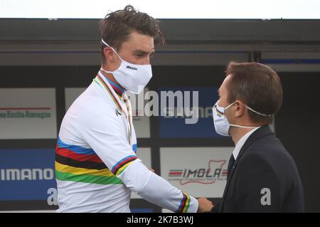 ©Laurent Lairys/MAXPPP - Julian Alaphilippe de Team France et David Lappartient Président UCI lors des championnats de route, course automobile hommes élite, on 27 septembre 2020 à Autodromo Enzo et Dino Ferrari à Imola, Italie - photo Laurent Lairys / MAXPPP Banque D'Images