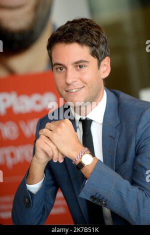 ©PHOTOPQR/OUEST FRANCE/Marc Ollivier ; Rennes ; 01/10/2020 ; Gabriel Attal sectaire d'État près du Premier ministre, porte-parole du gouvernement rencontre les lecteurs du journal Ouest-France ce jeudi 1er octobre 2020 - 2020/09/30. Gabriel Attal Secrétaire d'État au Premier ministre, porte-parole du gouvernement Banque D'Images