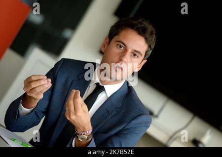 ©PHOTOPQR/OUEST FRANCE/Marc Ollivier ; Rennes ; 01/10/2020 ; Gabriel Attal sectaire d'État près du Premier ministre, porte-parole du gouvernement rencontre les lecteurs du journal Ouest-France ce jeudi 1er octobre 2020 - 2020/09/30. Gabriel Attal Secrétaire d'État au Premier ministre, porte-parole du gouvernement Banque D'Images