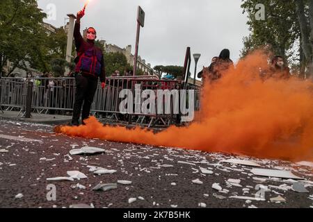 ©PHOTOPQR/LA PROVENCE/SPEICH Frédéric ; Marseille ; 02/10/2020 ; manifestation de restaurateurs et d'entrepreneurs de l'UMIH de la CGPME 13 et de l'UPE 13 devant la Préfecture contrée la fermette des bars et des restaurants en raison de l'épidémimie de Covid 19 débarquant par le Gouvernement, Marseille, France octobre 2nd 2020 démonstration par les patrons et le personnel de bars et restaurants fermés pour lutter contre la propagation de covid-19 Banque D'Images