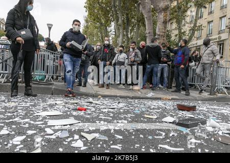 ©PHOTOPQR/LA PROVENCE/SPEICH Frédéric ; Marseille ; 02/10/2020 ; manifestation de restaurateurs et d'entrepreneurs de l'UMIH de la CGPME 13 et de l'UPE 13 devant la Préfecture contrée la fermette des bars et des restaurants en raison de l'épidémimie de Covid 19 débarquant par le Gouvernement, Marseille, France octobre 2nd 2020 démonstration par les patrons et le personnel de bars et restaurants fermés pour lutter contre la propagation de covid-19 Banque D'Images