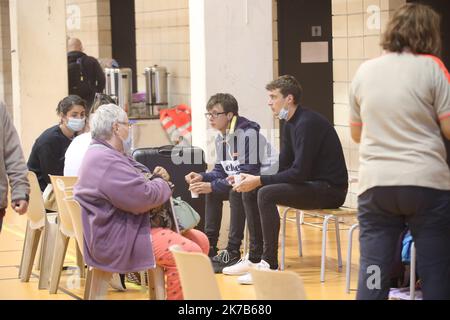 ©PHOTOPQR/NICE MATIN/Patrice Lapointe ; Cannes ; 02/10/2020 ; les aspirations dans les zones à risque ont été débutées à Mandelieu-la-Napoule - 2020/10/02. Alex Storm en France, évacuations. Banque D'Images