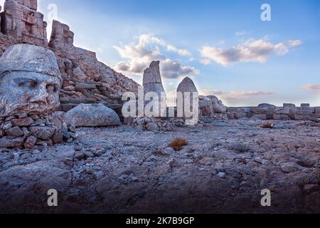 Vue depuis le parc national du mont Nemrut. Sculptures gigantesques de 2000 ans. Inscrit sur la liste du patrimoine culturel mondial de l'UNESCO. Octobre 2022 Banque D'Images