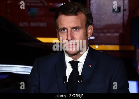 ©PHOTOPQR/L'EST REPUBLICAIN/ALEXANDRE MARCHI ; NANCY ; 07/10/2020 ; TEMPTE ALEX - INTEMPERIES - ALPES MARITIMES - MACRON - ENTRETIEN TELEVISION - TELEVISION. Nancy 7 octobre 2020. Le président de la République, Emmanuel MACRON, répond aux questions des journalistes des chaînes de télévision TF1 et France 2 en direct de Saint-Martin-Vésubie après le passage de la tempête Alex dans les Alpes-Maritimes. PRENEZ LA PHOTO ALEXANDRE MARCHI. - Sud de la France Alex tempête après octobre 7 2020 Banque D'Images