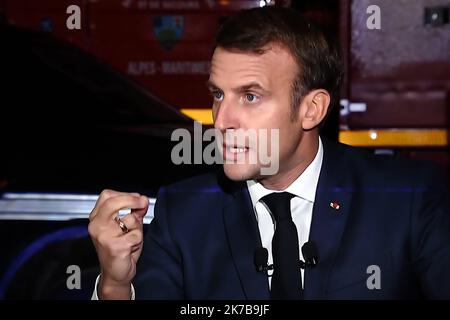 ©PHOTOPQR/L'EST REPUBLICAIN/ALEXANDRE MARCHI ; NANCY ; 07/10/2020 ; TEMPTE ALEX - INTEMPERIES - ALPES MARITIMES - MACRON - ENTRETIEN TELEVISION - TELEVISION. Nancy 7 octobre 2020. Le président de la République, Emmanuel MACRON, répond aux questions des journalistes des chaînes de télévision TF1 et France 2 en direct de Saint-Martin-Vésubie après le passage de la tempête Alex dans les Alpes-Maritimes. PRENEZ LA PHOTO ALEXANDRE MARCHI. - Sud de la France Alex tempête après octobre 7 2020 Banque D'Images