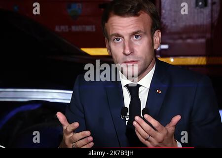 ©PHOTOPQR/L'EST REPUBLICAIN/ALEXANDRE MARCHI ; NANCY ; 07/10/2020 ; TEMPTE ALEX - INTEMPERIES - ALPES MARITIMES - MACRON - ENTRETIEN TELEVISION - TELEVISION. Nancy 7 octobre 2020. Le président de la République, Emmanuel MACRON, répond aux questions des journalistes des chaînes de télévision TF1 et France 2 en direct de Saint-Martin-Vésubie après le passage de la tempête Alex dans les Alpes-Maritimes. PRENEZ LA PHOTO ALEXANDRE MARCHI. - Sud de la France Alex tempête après octobre 7 2020 Banque D'Images