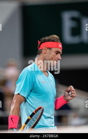 Aurélien Morissard / IP3; Rafael NADAL d’Espagne contre Novak DJOKOVIC de Serbie lors du dernier match masculin lors du tournoi de tennis Open de France à Roland Garros à Paris, France, 11th octobre 2020. Banque D'Images