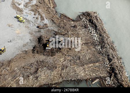 ©PHOTOPQR/NICE MATIN/Dylan Meiffret ; Saint-laurent du Var ; 10/10/2020 ; le 10/10/2020, les jours aériens du Var après sa clue de la tempête Alex. Ici à l'embouque sur les plages de saint laurent du var - 2020/10/10. Vue aérienne de Tende, sud de la France. Banque D'Images