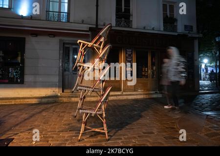 ©PHOTOPQR/LE PARISIEN/Fred Dugit ; Paris ; 14/10/2020 ; Société Paris XVIII, le 14 octobre 2020 le président -Emmanuelle Macron présent d'annonceur de l'installation d'un travail-feu sanitaire de 21h à 6h du matin pour la mise en place des plusieurs populaires, France en tant que juge de la région, en 2020. Photo LP / Fred Dugit - Paris, France, oct 14th 2020 - le Président -EmmanuelMacron vient d'annoncer la mise en place d'un couvre-feu de santé de 9 heures à 6 heures pour la population de plusieurs grandes villes de France, y compris toute la région Ile-de-France, jusqu'en décembre 2020. Banque D'Images