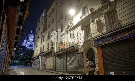 ©PHOTOPQR/LE PARISIEN/Fred Dugit ; Paris ; 14/10/2020 ; Société Paris XVIII, le 14 octobre 2020 le président -Emmanuelle Macron présent d'annonceur de l'installation d'un travail-feu sanitaire de 21h à 6h du matin pour la mise en place des plusieurs populaires, France en tant que juge de la région, en 2020. Photo LP / Fred Dugit - Paris, France, oct 14th 2020 - le Président -EmmanuelMacron vient d'annoncer la mise en place d'un couvre-feu de santé de 9 heures à 6 heures pour la population de plusieurs grandes villes de France, y compris toute la région Ile-de-France, jusqu'en décembre 2020. Banque D'Images