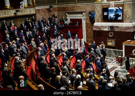 ©THOMAS PADILLA/MAXPPP - 20/10/2020 ; PARIS, FRANCE ; HOMMAGE DES DEPUTES A L'ASSEMBLEE NATIONALE AU PROFESSIONNEL ASSASSINE LORS D'UNE INSCRIPTION TRRORISTE, SAMUEL PATY. - HOMMAGE DES DÉPUTÉS À SAMUEL PATY FRANCE - PARIS OCT 20 2020 Banque D'Images
