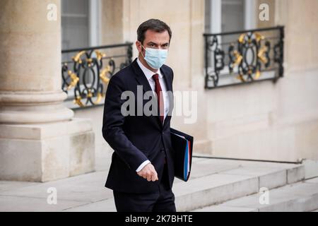 ©THOMAS PADILLA/MAXPPP - 28/10/2020 ; PARIS, FRANCE ; SORTIE DU CONSEIL DES MINISTRES AU PALAIS DE L'ELYSEE. OLIVIER VERAN, MINISTRE DES SOLIDARITES ET DE LA SANTE. - Paris, France, octobre 28th 2020 - Réunion hebdomadaire du cabinet Banque D'Images