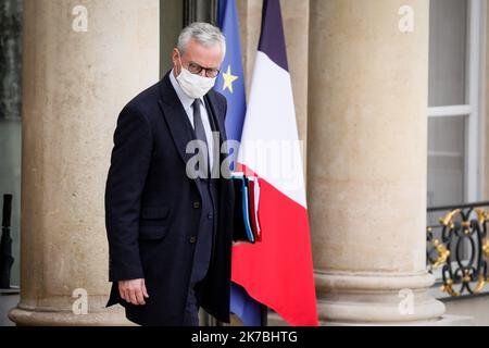 ©THOMAS PADILLA/MAXPPP - 28/10/2020 ; PARIS, FRANCE ; SORTIE DU CONSEIL DES MINISTRES AU PALAIS DE L'ELYSEE. BRUNO LE MAIRE, MINISTRE DE L'ECONOMIE, DES FINANCES ET DE LA RELANCE. - Paris, France, octobre 28th 2020 - Réunion hebdomadaire du cabinet Banque D'Images