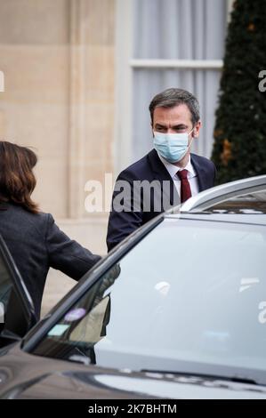 ©THOMAS PADILLA/MAXPPP - 28/10/2020 ; PARIS, FRANCE ; SORTIE DU CONSEIL DES MINISTRES AU PALAIS DE L'ELYSEE. OLIVIER VERAN, MINISTRE DES SOLIDARITES ET DE LA SANTE. - Paris, France, octobre 28th 2020 - Réunion hebdomadaire du cabinet Banque D'Images