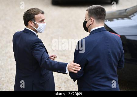 ©Julien Mattia / le Pictorium / MAXPPP - Julien Mattia / le Pictorium - 28/10/2020 - France / Ile-de-France / Paris - le président Francais Emmanuel Macron recevait la visite du premier ministre Estonien, JURI Ratas au palais de l'Elysée / 28/10/2020 - France / Ile-de-France (région) / Paris - le Président français Emmanuel Macron a reçu la visite du Premier ministre estonien Juri Ratas au Palais de l'Elysée Banque D'Images