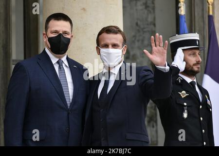 ©Julien Mattia / le Pictorium / MAXPPP - Julien Mattia / le Pictorium - 28/10/2020 - France / Ile-de-France / Paris - le président Francais Emmanuel Macron recevait la visite du premier ministre Estonien, JURI Ratas au palais de l'Elysée / 28/10/2020 - France / Ile-de-France (région) / Paris - le Président français Emmanuel Macron a reçu la visite du Premier ministre estonien Juri Ratas au Palais de l'Elysée Banque D'Images