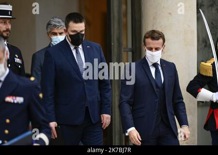 ©Julien Mattia / le Pictorium / MAXPPP - Julien Mattia / le Pictorium - 28/10/2020 - France / Ile-de-France / Paris - le président Francais Emmanuel Macron recevait la visite du premier ministre Estonien, JURI Ratas au palais de l'Elysée / 28/10/2020 - France / Ile-de-France (région) / Paris - le Président français Emmanuel Macron a reçu la visite du Premier ministre estonien Juri Ratas au Palais de l'Elysée Banque D'Images