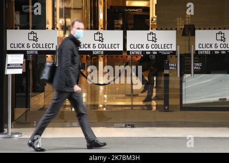 ©PHOTOPQR/LE PARISIEN/Olivier ARANDEL ; Paris ; 31/10/2020 ; Samedi 31 octobre 2020. Remise en état Économie, le Click and Collect quartier St Lazare - France, octobre 31st 2020 - Nouveau confinement contre la propagation de la pandémie Covid-19, jusqu'en décembre 1st 2020 Banque D'Images