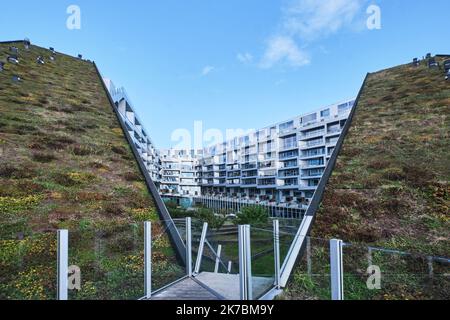 Copenhague, Danemark - septembre 2022 : vue sur le bâtiment 8, conçu par la société danoise d'architecture Bjarke Ingels Group dans le district d'Orestad Banque D'Images