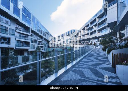 Copenhague, Danemark - septembre 2022 : vue sur le bâtiment 8, conçu par la société danoise d'architecture Bjarke Ingels Group dans le district d'Orestad Banque D'Images