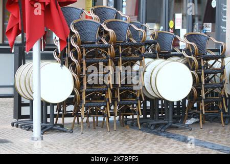 ©PHOTOPQR/LE COURRIER PICARD/Fred HASLIN ; Amiens ; 03/11/2020 ; 03/11/20 confinement d'ambiance 2 à Amiens terrasses de bars fermaées photo Fred HASLIN - France, 03 novembre 2020 - Nouveau confinement contre la pandémie de covid-19, jusqu'en décembre 1st 2020 Banque D'Images