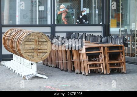 ©PHOTOPQR/LE COURRIER PICARD/Fred HASLIN ; Amiens ; 03/11/2020 ; 03/11/20 confinement d'ambiance 2 à Amiens terrasses de bars fermaées photo Fred HASLIN - France, 03 novembre 2020 - Nouveau confinement contre la pandémie de covid-19, jusqu'en décembre 1st 2020 Banque D'Images