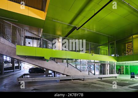 Copenhague, Danemark - septembre 2022 : le bâtiment en forme de montagne, Bjerget, Maisons de montagne est situé dans la ville d'Orestad. Conçu par BIG et JDS Banque D'Images