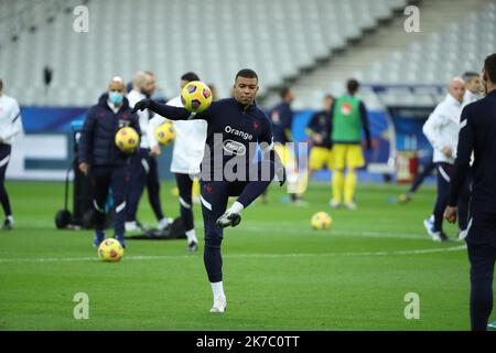 ©PHOTOPQR/LE PARISIEN/Arnaud Journois ; SAINT DENIS ; ; FOOTBALL , LIGUE DES NATIONS - 17/10/2020 - SAINT DENIS , STADE DE FRANCE / FRANCE - SUÈDE Mbappe - Saint Denis, France, nov 17th 2020 - Ligue des Nations de football France vs Sweeden Banque D'Images