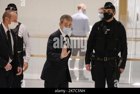 ©PHOTOPQR/LE PARISIEN/Olivier Lejeune ; Paris ; 26/11/2020 ; AFFAIRES DES ECOUTES LA DEMANDE DE RENVOI REJETEE LE PROCES DE SARKOZY REPRENDRA LUNDI NICOLAS SARKOZY Paris, France, nov 26th 2020 procès sur des accusations de corruption dans le cadre de la prétendue affaire des écoutes téléphoniques . En 2013, NicolasSarkozy utilisait un faux nom, PaulBismuth, pour appeler son avocat, ThierryHerzog, à propos de la décision que la Cour de cassation était sur le point de prendre concernant la saisie de journaux présidentiels dans une affaire distincte. L'essai devrait se faire du 23 novembre au 10 décembre. Banque D'Images