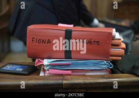 ©PHOTOPQR/LE PROGES/Maxime JEGAT - Lyon 01/12/2020 - affaire Fiona devant la cour d'assise à Lyon le 1 décembre 2020 -dossiers en salle d'audience au premier jour d'un nouveau procès de l'affaire Fiona en appel devant les assises du Rhône à Lyon. Dans cette affaire, Cécile Bourgeon et son ex-compagnon Berkane Makhlouf, ont jugé pour la mort en mai 2013 de la petite Fiona à Clermont Ferrand. - L'affaire Fiona a été réjugée à Lyon lors d'un quatrième procès le 1 décembre 2020 Banque D'Images