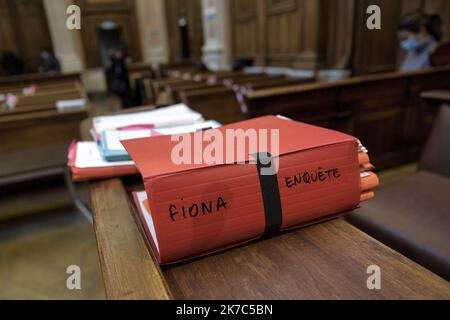 ©PHOTOPQR/LE PROGES/Maxime JEGAT - Lyon 01/12/2020 - affaire Fiona devant la cour d'assise à Lyon le 1 décembre 2020 -dossiers en salle d'audience au premier jour d'un nouveau procès de l'affaire Fiona en appel devant les assises du Rhône à Lyon. Dans cette affaire, Cécile Bourgeon et son ex-compagnon Berkane Makhlouf, ont jugé pour la mort en mai 2013 de la petite Fiona à Clermont Ferrand. - L'affaire Fiona a été réjugée à Lyon lors d'un quatrième procès le 1 décembre 2020 Banque D'Images