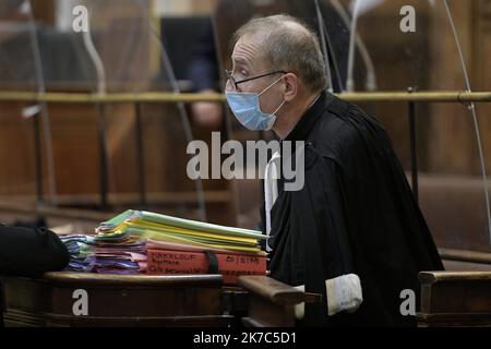 ©PHOTOPQR/LE PROGRES/Maxime JEGAT - Lyon 01/12/2020 - Affaire Fiona devant la cour d'assise à Lyon le 1 décembre 2020 -Me Jean-Félix Luciani, avocat de Berkane Makhloup, au premier jour d'un nouveau procès de l'affaire Fiatan les assis à Lyon. Dans cette affaire, Cécile Bourgeon et son ex-compagnon Berkane Makhlouf, ont jugé pour la mort en mai 2013 de la petite Fiona à Clermont Ferrand. - L'affaire Fiona a été réjugée à Lyon lors d'un quatrième procès le 1 décembre 2020 Banque D'Images