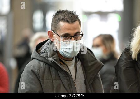 ©PHOTOPQR/LE PROGRES/Maxime JEGAT - Lyon 01/12/2020 - affaire Fiona devant la cour d'assise à Lyon le 1 décembre 2020 -Nicolas Chafoulais, père de Fiona, au premier jour d'un nouveau procès de l'affaire Fiona en appel devant les assises du Rhône. Dans cette affaire, Cécile Bourgeon et son ex-compagnon Berkane Makhlouf, ont jugé pour la mort en mai 2013 de la petite Fiona à Clermont Ferrand. - L'affaire Fiona a été réjugée à Lyon lors d'un quatrième procès décembre 1 2020 France Banque D'Images