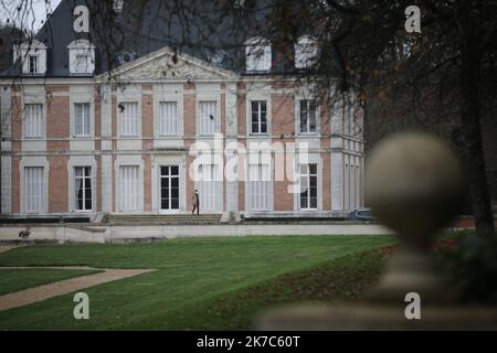 ©PHOTOPQR/LA NOUVELLE RÉPUBLIQUE/ Jerome Dutac : Authon (Loir-et-cher), le 3 décembre 2020 la propriétaire l'Etoile Authon, ou l'ancien président de la République Valéry Giscard d'Estaing s'est inscrit le 2 décembre. La résidence de l'ancien président français Valéry Giscard d'Estaing à Authon, un jour après son décès. Il meurt à l'âge de 94 ans, sur 2 décembre 2020. Banque D'Images