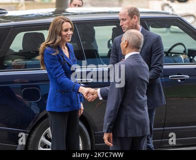 Londres, Angleterre. ROYAUME-UNI. 13 octobre 2022. Catherine, princesse de Galles, portant un blazer Chanel bleu, et le prince William, prince de Galles, visitent le Coppe Banque D'Images