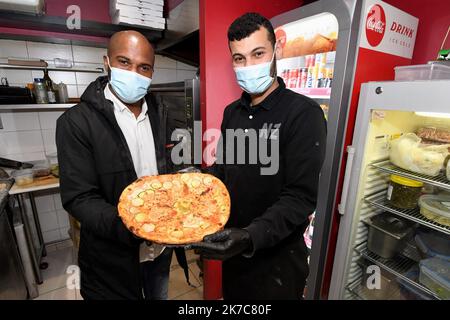 ©PHOTOPQR/LA DEPECHE DU MIDI/FREDERIC CHARMEUX ; TOULOUSE ; 09/12/2020 ; A LA PIZZERIA O PETIT NAPLES , PIZZA AU CBD QUE L'ON AROUTE AU DERNIER MOMENT TOULOUSE, FRANCE, DEC 9TH 2020 À O PETIT NAPLES, CBD PIZZA AJOUTÉ AU DERNIER MOMENT Banque D'Images