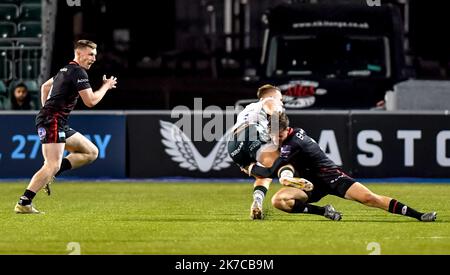 Londres, Royaume-Uni. 17th octobre 2022. *** Lors du match de la coupe de rugby de Premiership entre Saracens et London Irish au stade StoneX, Londres, Angleterre, le 17 octobre 2022. Photo de Phil Hutchinson. Utilisation éditoriale uniquement, licence requise pour une utilisation commerciale. Aucune utilisation dans les Paris, les jeux ou les publications d'un seul club/ligue/joueur. Crédit : UK Sports pics Ltd/Alay Live News Banque D'Images