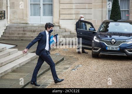 ©Sadak Souici / le Pictorium/MAXPPP - Sadak Souici / le Pictorium - 13/01/2021 - France / Ile-de-France / Paris - M. Gabriel ATTAL, porte-parole du gouvernement en sortie du Conseil des ministres du 13 janvier 2021 / 13/01/2021 - France / Ile-de-France (région) / Paris - Mme Jacqueline, OLM Ministre de la cohésion territoriale et des relations avec les pouvoirs locaux et régionaux à la fin de la réunion du Conseil des ministres du 13 janvier 2021. Banque D'Images