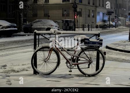 ©Nicolas Beaumont / le Pictorium/MAXPPP - Nicolas Beaumont / le Pictorium - 16/1/2021 - France / Auvergne-Rhone-Alpes / Lyon - rue de Lyon recouverte de neige / 16/1/2021 - France / Auvergne-Rhone-Alpes / Lyon - rue Lyon couverte de neige Banque D'Images