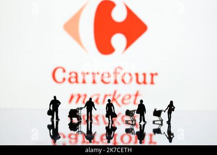 ©PHOTOPQR/LE PARISIEN/ARNAUD JOURNOIS ; PARIS ; 18/01/2021 ; ILLUSTRATION , ECONOMIE , GRANDE DISTRIBUTION , MARCHÉ CARREFOUR photos créatives sur les entreprises Banque D'Images