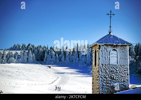 ©PHOTOPQR/LE PROGRES/Richard MOUILLUD - le Bessat 19/01/2021 - le 21/01/2021 neige à la Jasserie dans le parc du Pilat près du Bessat -neige à la Jasserie dans le parc du Pilat près du Bessat la Jasserie du Pilat : Auberge du Pilat la Jasserie du Pilat la Jasserie du Pilat e St une Auberge du Mont Pilat, perchée à 1310 mètres d’altitude au pied du Crêt de la Perdrix, point culminant du Pilat à 1434 mètres d’altitude. Le restaurant est situé entre les communes du Bessat et de la Valla en Gier. - 2021/01/21. Fortes chutes de neige en France. Banque D'Images