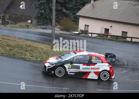 ©PHOTOPQR/LA PROVENCE/DUCLET Stéphane ; corps ; 21/01/2021 ; Rallye de Monté Carlo 2021. Spéciale Saint Didier en Devoluy - corps. Rovanpera - le rallye Monte Carlo 2021 21 janvier 2021 Banque D'Images