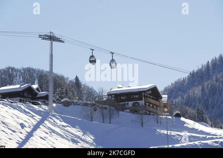 ©Giacomo Italiano/MAXPPP - diverses illustrations pendant l'hiver dans la station de ski de la Clusaz en haute-Savoie dans les Alpes françaises. Vider les ascenseurs mécaniques de la station. France, janvier 2021. Photographe : Giacomo Italiano / Maxppp illustrations divers en hiver à la station de ski de la Clusaz en haute Savoie dans les alpes francaises. Remontees mecaniques vides de la station. France, janvier 2021. Photographie : Giacomo Italiano / Maxppp Banque D'Images