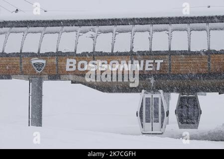 ©Giacomo Italiano/MAXPPP - diverses illustrations pendant l'hiver dans la station de ski de la Clusaz en haute-Savoie dans les Alpes françaises. Vider les ascenseurs mécaniques de la station. France, janvier 2021. Photographe : Giacomo Italiano / Maxppp illustrations divers en hiver à la station de ski de la Clusaz en haute Savoie dans les alpes francaises. Remontees mecaniques vides de la station. France, janvier 2021. Photographie : Giacomo Italiano / Maxppp Banque D'Images