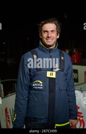 ©franck castel/MAXPPP - ce mercredi 27 janvier le premier skipper, Charlie Dalin, a franchi la ligne d'arrivée aux Sables d'Olonne, au terme de 80 jours en mer, depuis le 8 novembre dernie APIVIA Vendée globe 2020 la seule course a la voile automobile du monde en solitaire, sans escale. le 27 janvier 2021 l'arrivée du Vendée Globe 2020-2021, édition 9th de la course de yacht solo non-stop autour du monde, sur 27 janvier 2021 aux Sables-d'Olonne, France Banque D'Images