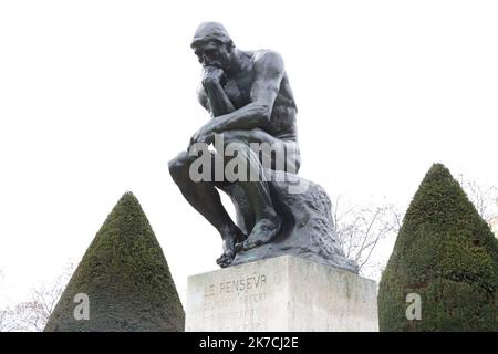 ©PHOTOPQR/LE PARISIEN/Delphine Goldsztejn ; PARIS ; 26/01/2021 ; Musée Rodin, 77 rue de Varenne, 75007 Paris Réouverture du jardin des sculptures le penseur le 26/01/2021 photo : Delphine Goldsztejn - Paris, France, jan 26th 2021 - les jardins du musée Rodin sont rouverts Banque D'Images